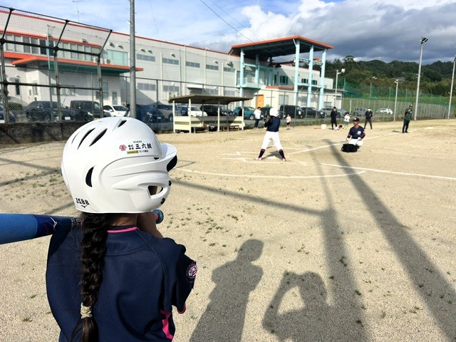 「南信州ガールズ」へヘルメットを寄贈しました 写真1